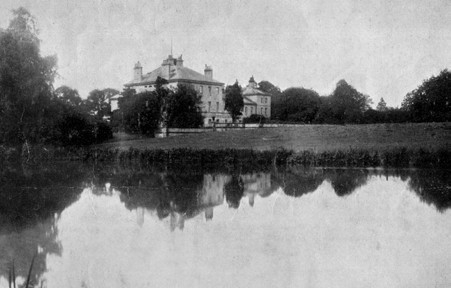 1910 picture of Kirby Hall and Lake